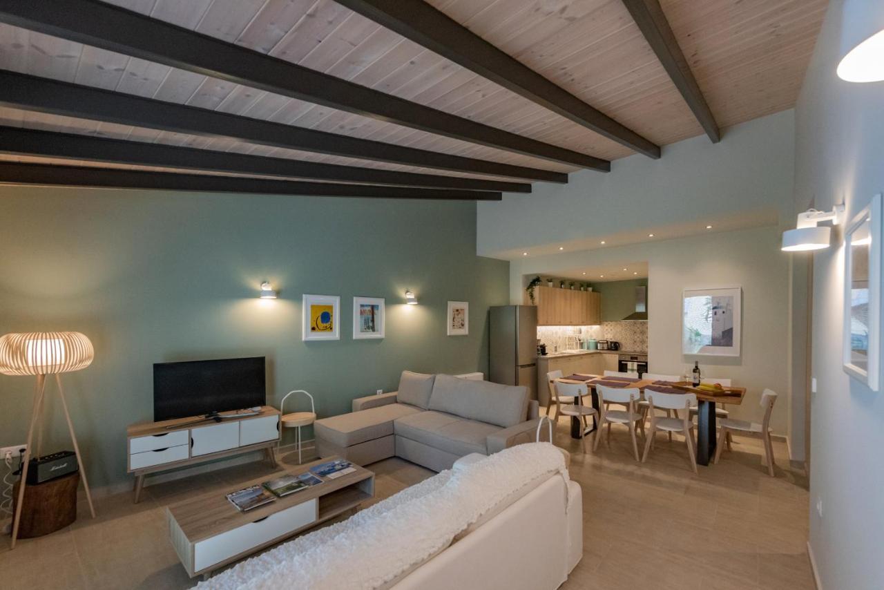 Linas Home - Kalamata Mediterranean Villas Extérieur photo