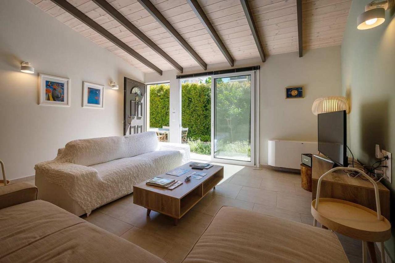 Linas Home - Kalamata Mediterranean Villas Extérieur photo